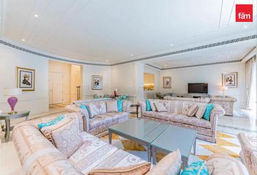 4-BD Apartment Sale, 1,000 sq. ft., Palazzo Versace, Culture Village, Dubai, UAE #1