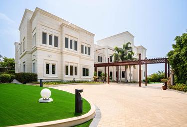 7-BD House Sale, 33,807 sq. ft., Sector J, Emirates Hills, Dubai, UAE #1 7-BD House Sale, 33,807 sq. ft., Sector J, Emirates Hills, Dubai, UAE #1