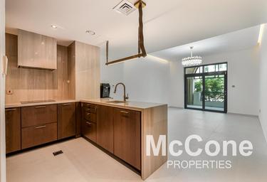 1-BD Apartment Sale, 1,000 sq. ft., Travo Tower A, Travo, The Views, Dubai, UAE #2