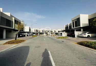5-BD Townhouse Sale, 2,460 sq. ft., Claret, Damac Hills 2, Dubai, UAE #1 5-BD Townhouse Sale, 2,460 sq. ft., Claret, Damac Hills 2, Dubai, UAE #1