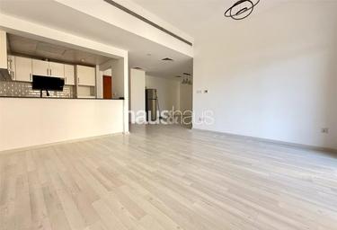 3-BD Apartment Sale, 1,000 sq. ft., The Views 1, The Views, Dubai, UAE #4