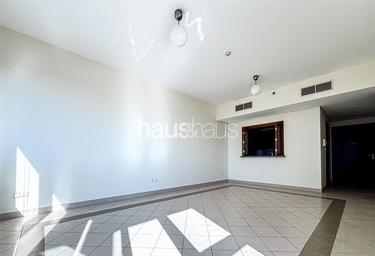 1-BD Apartment Sale, 962 sq. ft., Golf Tower 3, Golf Towers, The Views, Dubai, UAE #4