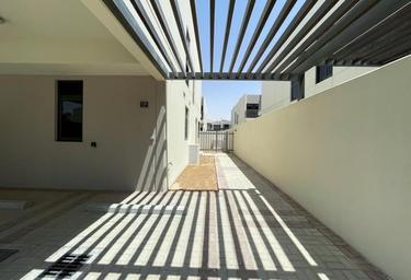 Продажа таунхауса 1 881 фут², 3 спальни, Zinnia, The Roots DAMAC Hills 2, Damac Hills 2, Dubai, UAE #3 Продажа таунхауса 1 881 фут², 3 спальни, Zinnia, The Roots DAMAC Hills 2, Damac Hills 2, Dubai, UAE #3